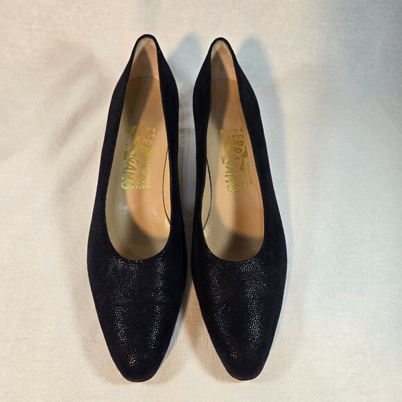 SALVATORE FERRAGAMO Quite Luxury Navy Leather Heels Pumps Size 8 4A LIKE NEW! - Picture 3 of 16